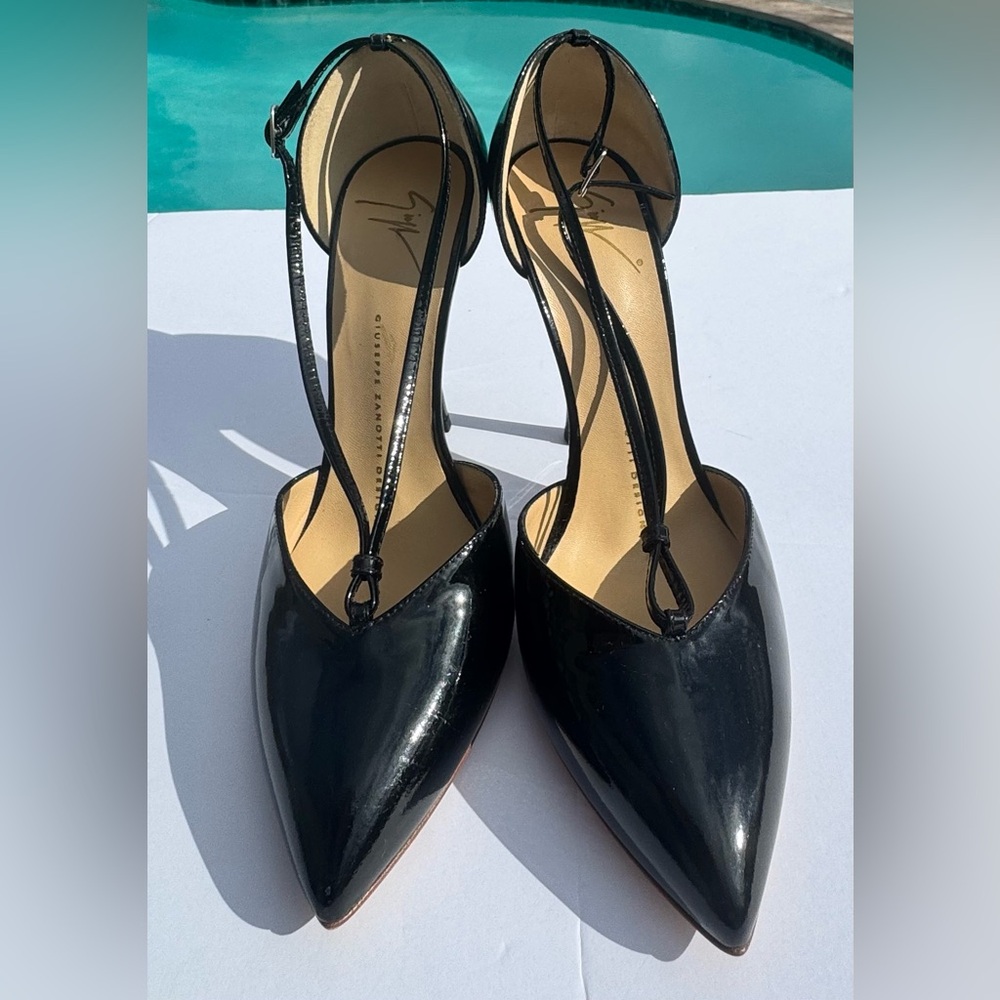 Stunning Giuseppe Zanotti Black Patent Heels